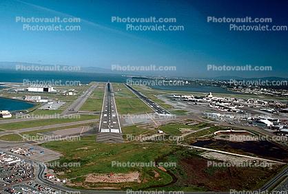 San Francisco International Airport (SFO), Runway, 1984, 1980s