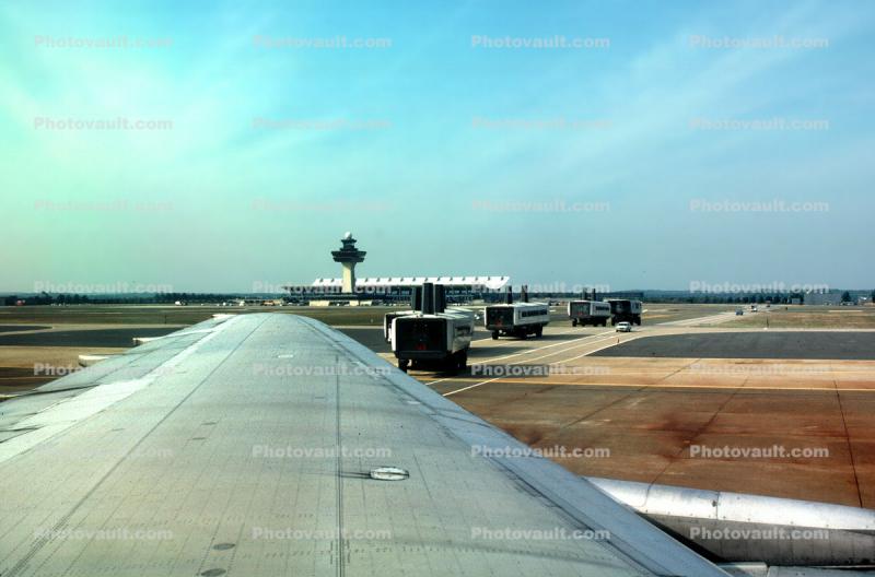 Control Tower, Washington Dulles International Airport, (IAD), Wing