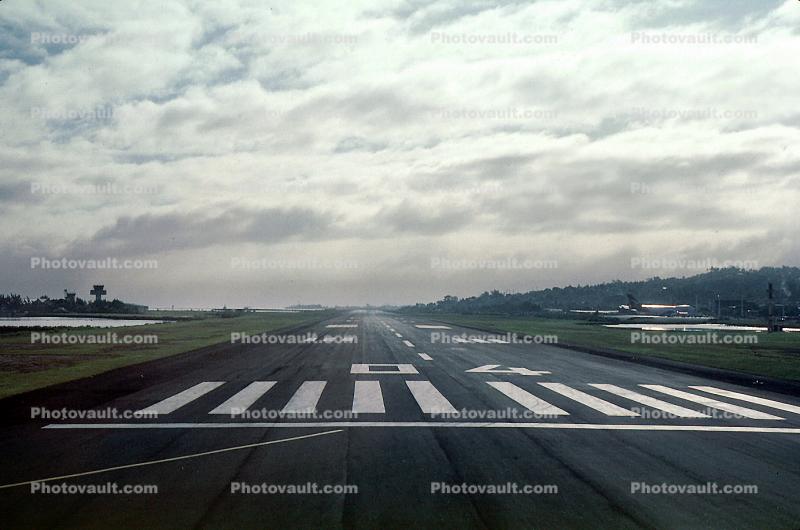 runway 04, Runway