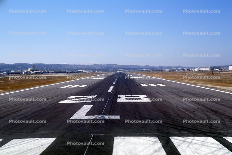 runway 28L, Runway