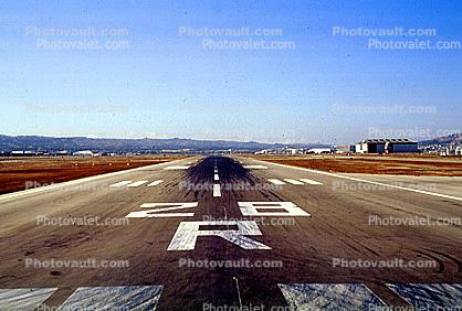 runway 28R, Runway