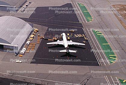 Boeing 757, Burbank-Glendale-Pasadena Airport (BUR)
