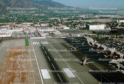 Runway, Burbank-Glendale-Pasadena Airport (BUR)