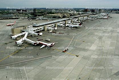 Pier, Jetway, Tarmac, DC-9, Airbridge