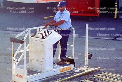 San Francisco International Airport (SFO), Highlift Truck, Pallet Loader, ground personal, Ground Equipment