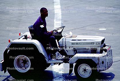 ground personal, Tow Tractor