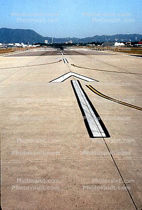 runway, Burbank-Glendale-Pasadena Airport (BUR)
