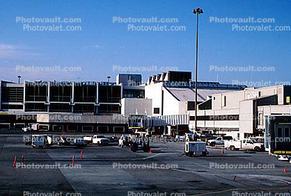 San Francisco International Airport (SFO), Jetway, Airbridge