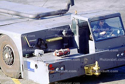 Aircraft Tug, (SFO), Pushertug, pushback tug, tractor