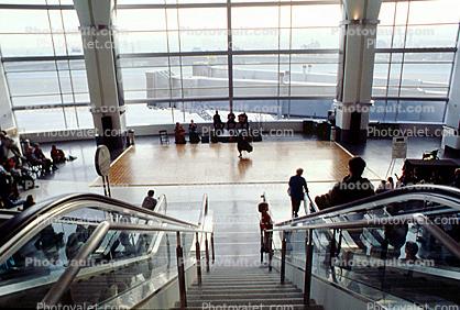 stairs, step, International Terminal, San Francisco International Airport (SFO)