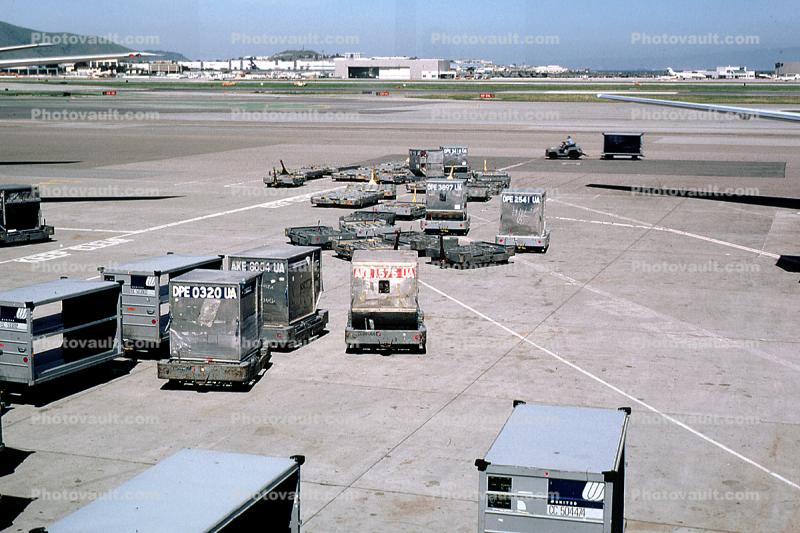 San Francisco International Airport (SFO), Baggage Carts
