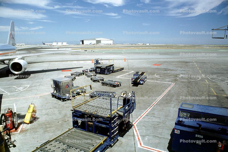 San Francisco International Airport (SFO), Pallet Highlift Loader, Air Cargo Pallets