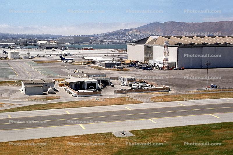 runway, Landing Strip, San Francisco International Airport (SFO), Hangars