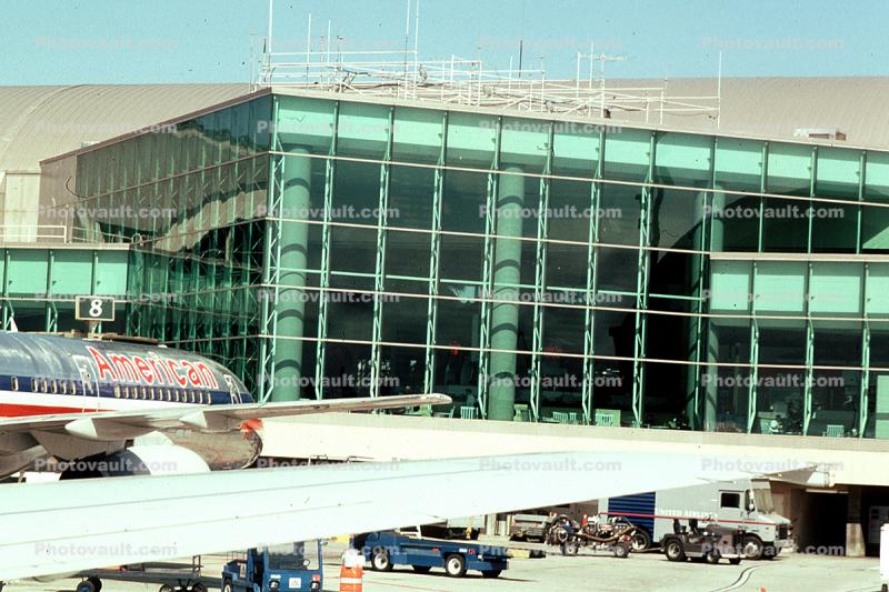 Terminal, Building