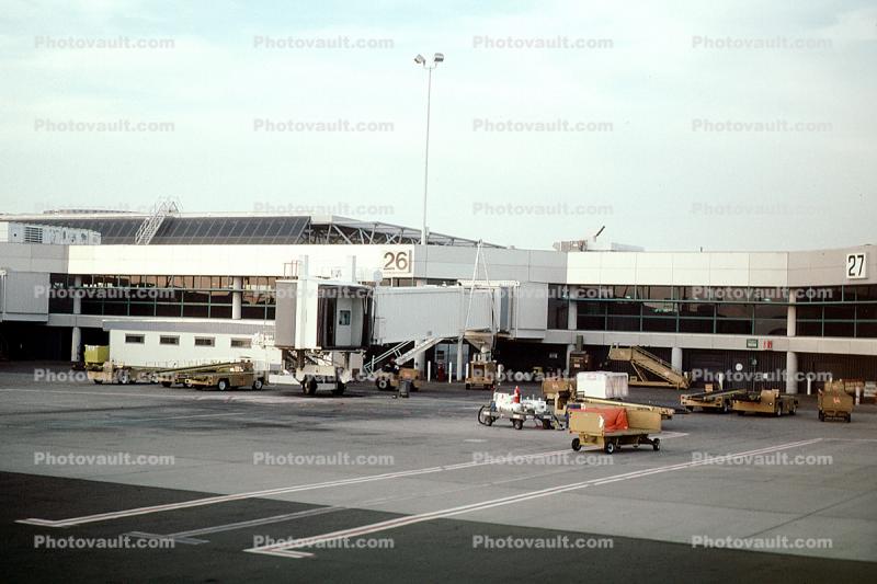 Jetway, terminal, building, baggage cart, Airbridge