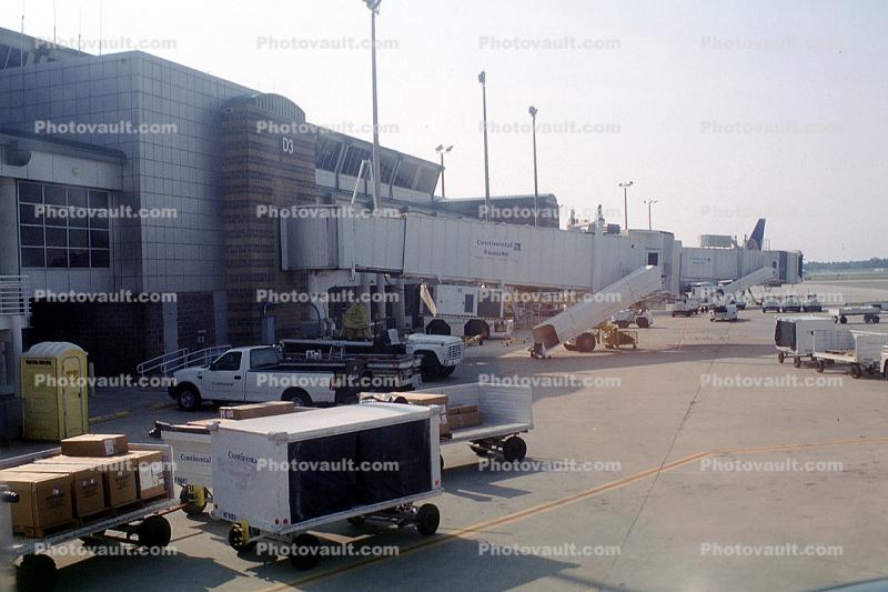 terminal building, jetway, Airbridge, carts