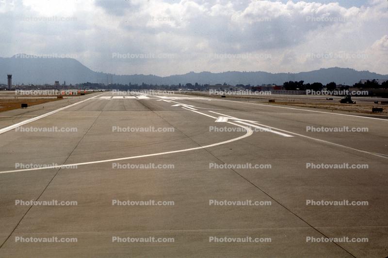 Runway, Arrows, Burbank-Glendale-Pasadena Airport (BUR)