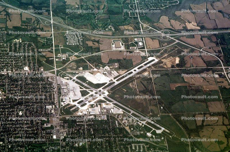 Des Moines International Airport DSM, Runways, roads, aerial