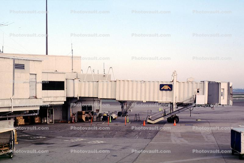 ATA, jetway, American Trans Air, Terminal, Airbridge