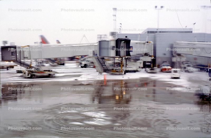 jetway, terminal, Airbridge, Snow, Cold, Ice, Frozen, Icy, Winter