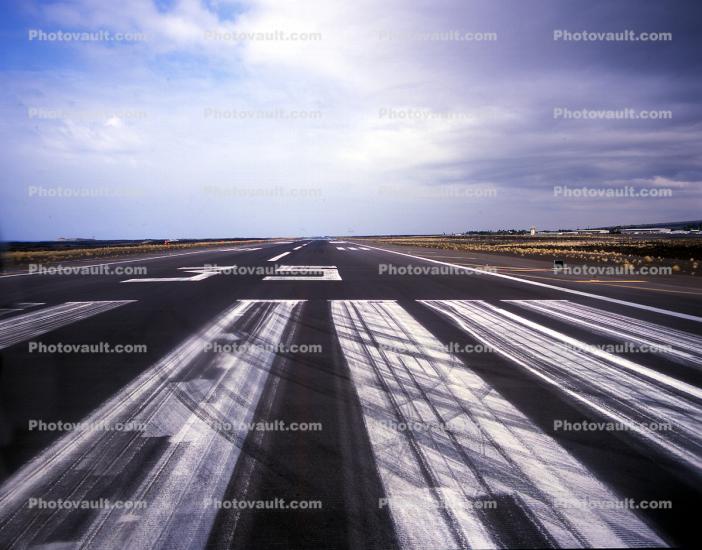 Runway 35, Lihue Airport