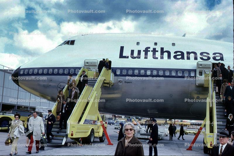D-ABYC, Disembarking Passengers, Boeing 747-130, Lufthansa, Stair Truck, Ground Equipment, 747-100 series, October 1970, 1970s, JT9D-7A, JT9D
