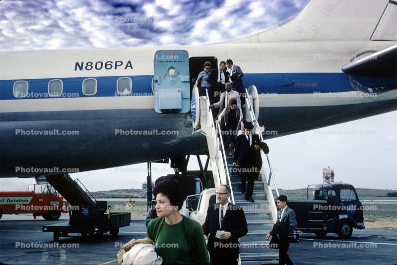 Disembarking Passengers, ramp stairs, N806PA, Jet Clipper Northern Light, Pan Am Douglas DC-8-33, Portugal, October 1966, 1960s