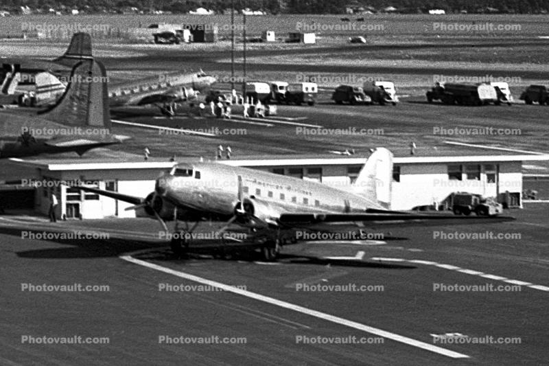 Douglas DC-3, Los Angeles International Airport, November 1947, 1940s