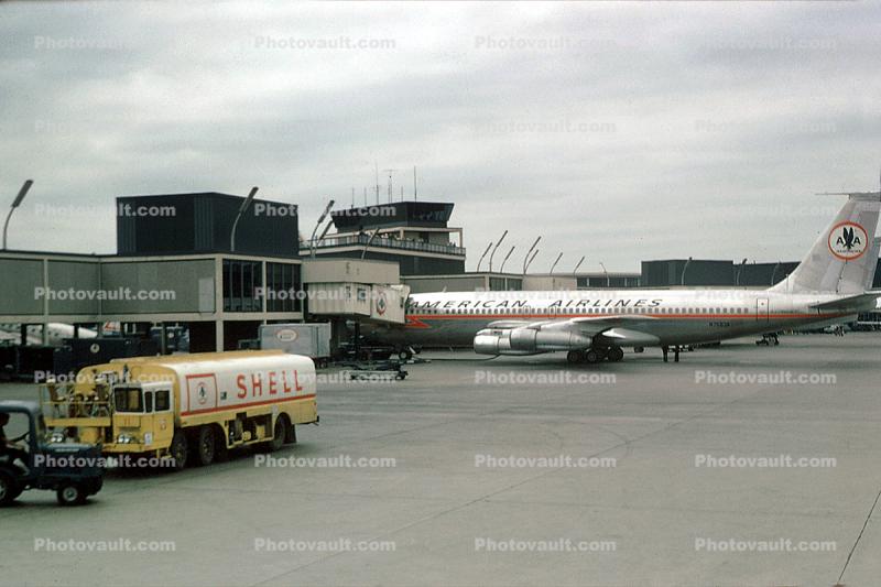 N7593A, Boeing 707-123(B), Gas Truck, Refueling Truck, Shell, Ground Equipment, jetway, Airbridge, terminal, June 1967, 1960s