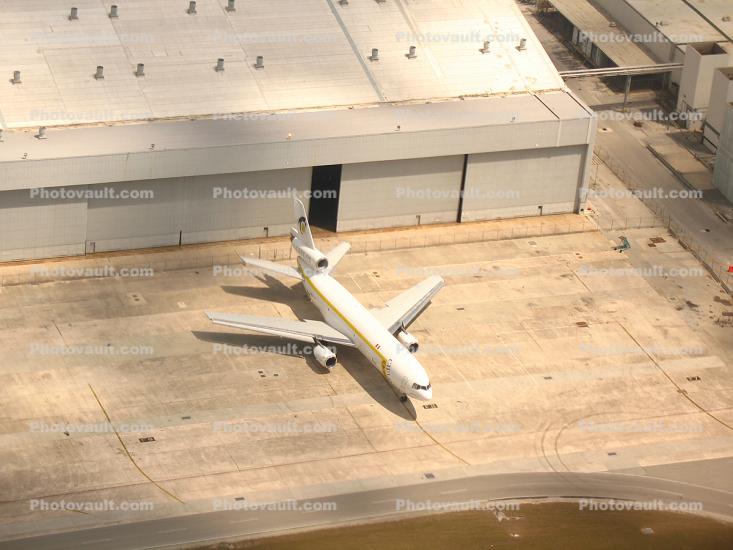 Hangar, Douglas DC-10-30, Cielos del Peru, building