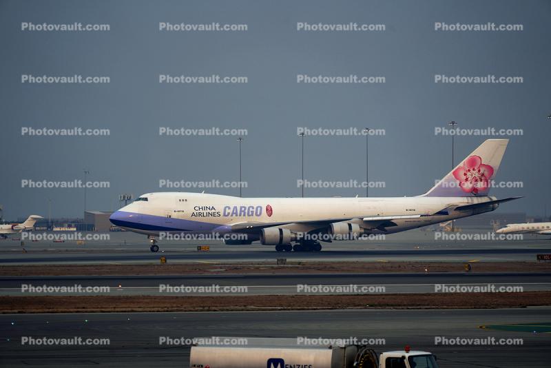 B-18718, China Airlines Cargo landing, Boeing 747-409F, CF-6