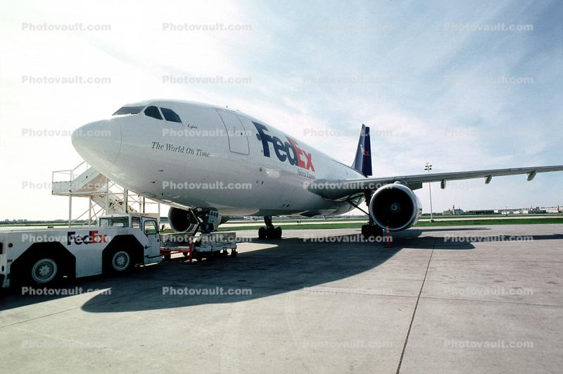 N446FE, Airbus A310-222F, JT9D-7R4E, Kyler, FedEx, pushback, pusher tug, pushertug, JT9D