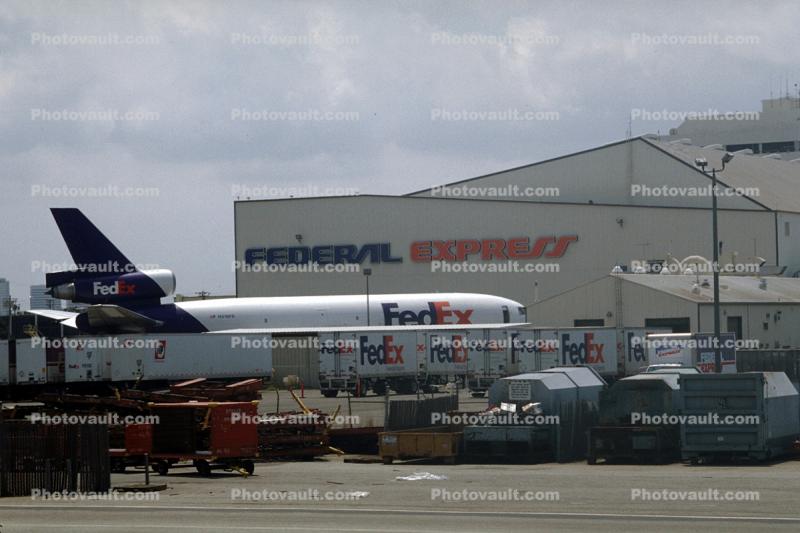 Fedex Hangar, Fedex Trailers, logistics center, building