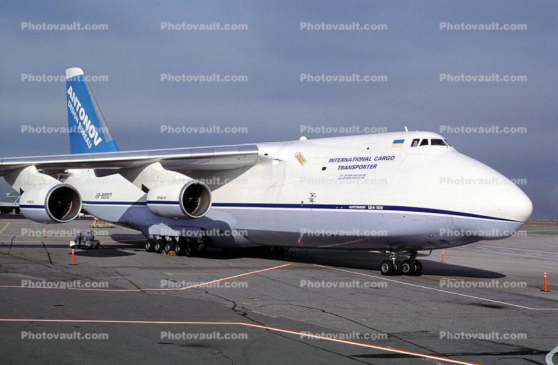 UR-82027, Antonov AN 124-100