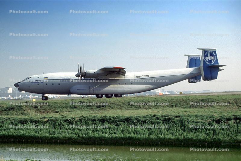 UR-09307, Antonov An-22A, Strategic airlifter