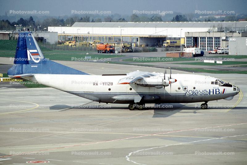 RA-11128, Antonov An-12