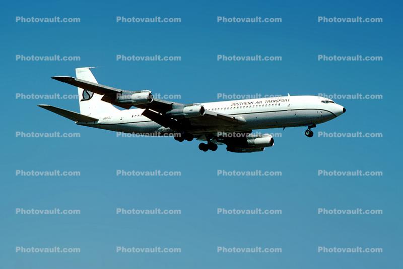 N525SJ, Southern Air Transport SAT, Boeing 707-369C, JT3D