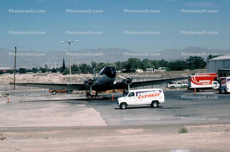 SALAIR, Douglas DC-3, Bakersfield, California