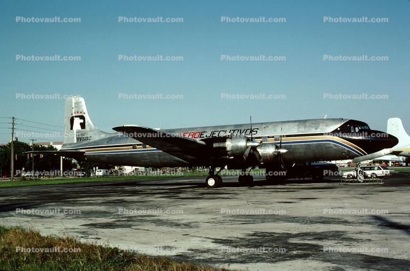 YV-501C, Aero Ejecutivos, Douglas C-118A, Aeroexpresos