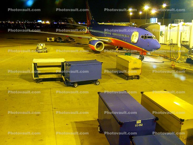 N493WN, Boeing 737-7H4, Southwest Airlines SWA, Baggage Carts, 737-700 series, CFM56-7B24, CFM56