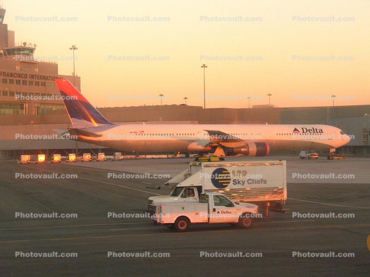 N834MH, Delta Airlines, Boeing 767-432ER, San Francisco International Airport (SFO), 767-400 series, CF6