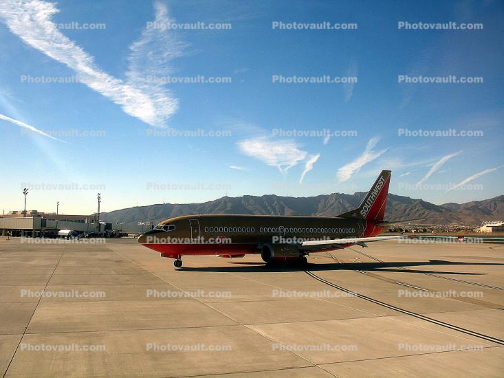 N336SW, Boeing 737-3H4, Southwest Airlines SWA, 737-300 series, Control Tower, CFM56-3B1, CFM56, El Paso