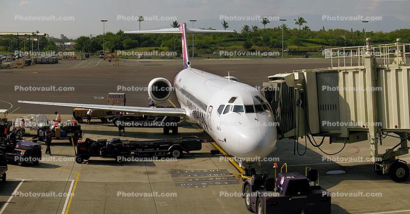 N485HA, Honolulu International Airport, (HNL), Boeing 717-22A, Hawaiian Air, Palila, BR-700, Jetway, Airbridge, BR715