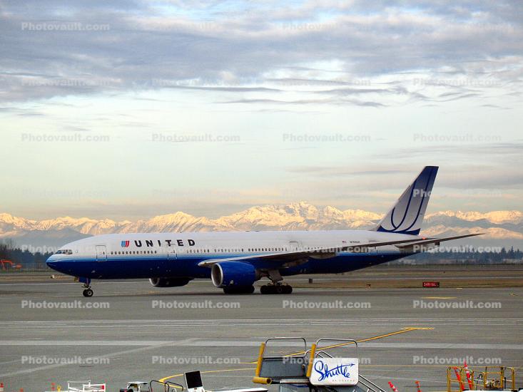 N785UA, Boeing 777-222, United Airlines UAL, Olympic Mountain Range