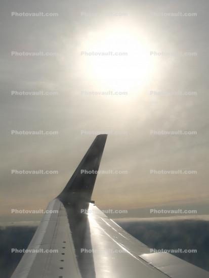 Boeing 737 lone Wing in Flight, lone Wing