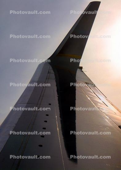 Boeing 737, lone Wing
