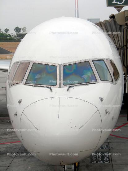 Boeing 757, Windshield, Cockpit, Nose
