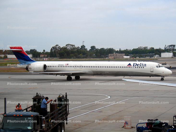 N909DA, Delta Air Lines, Douglas MD-90-30