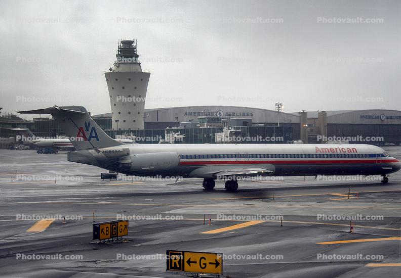 N262AA, McDonnell Douglas MD-82, Control Tower, JT8D-217C, JT8D, La Guardia International Airport