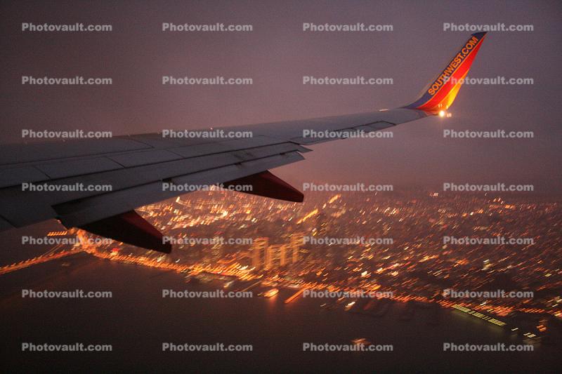 Lone Wing in Flight, Airborne, Boeing 737, Southwest Airlines SWA